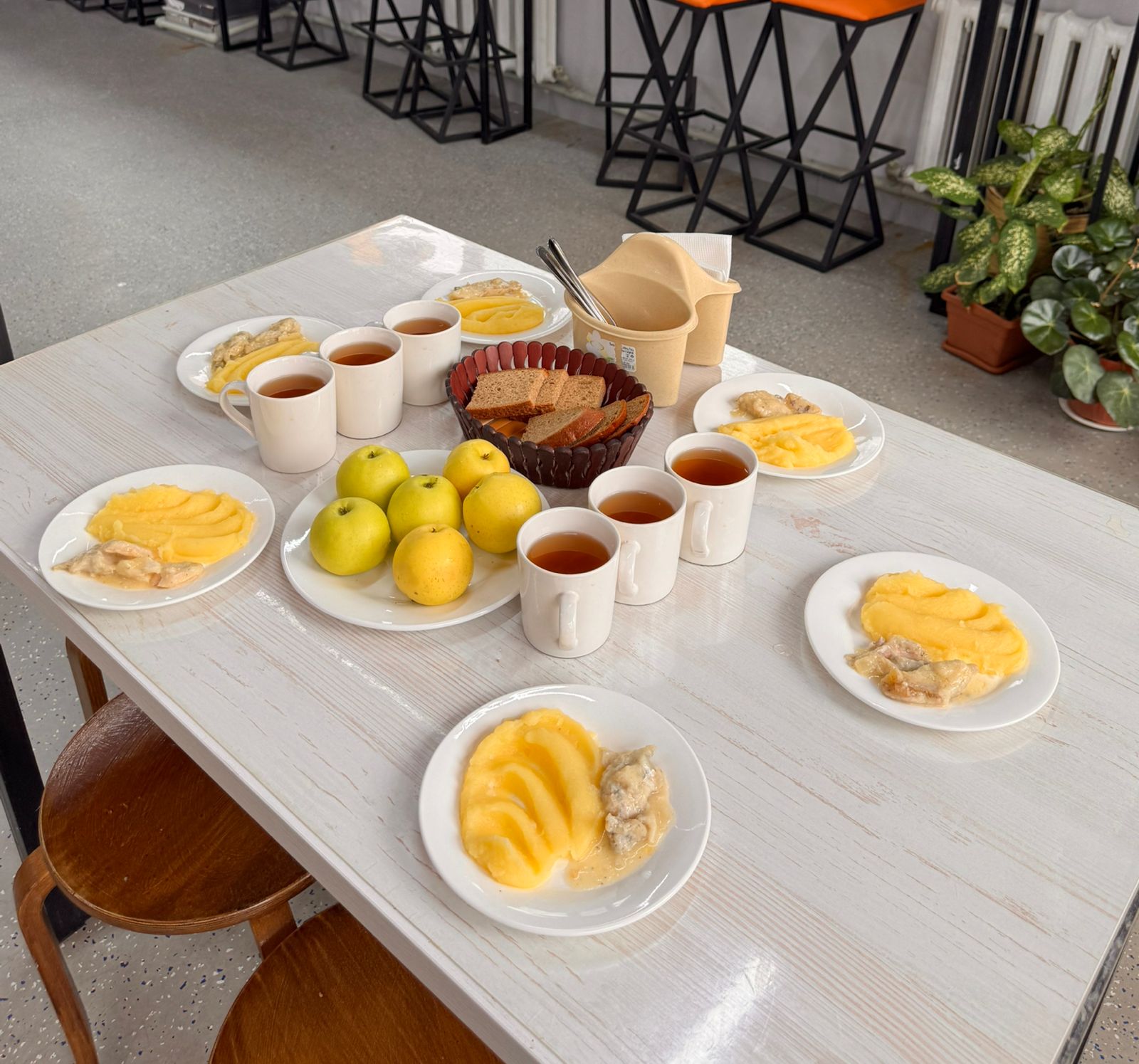 Тегін тамақтануды ұйымдастыруға арналған тағамдар мәзірі (қыс-көктем)